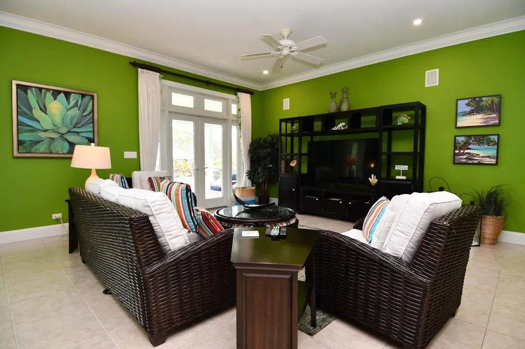 Green Gecko, Tcb Abaco BS