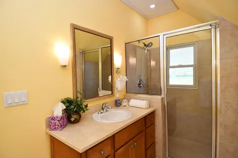 Green Gecko, Tcb Abaco BS