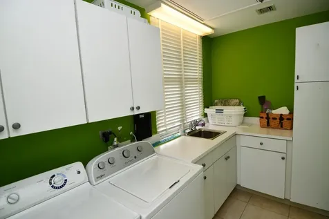 Green Gecko, Tcb Abaco BS