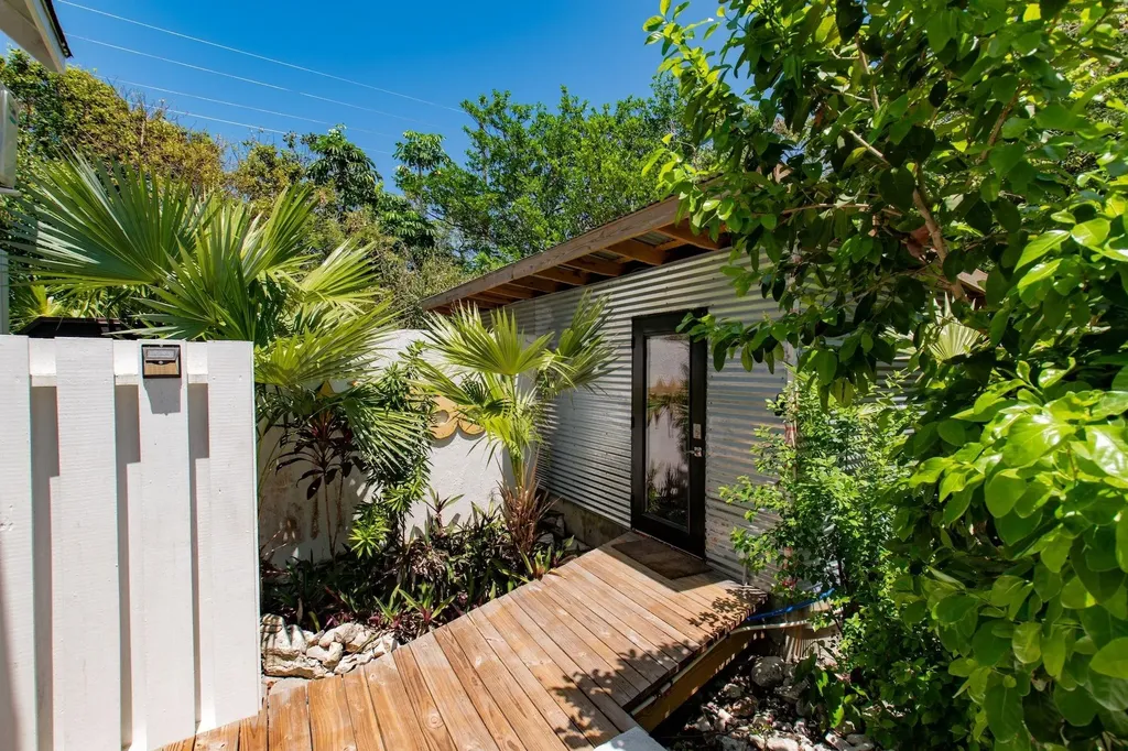 Tattoo's Garden Casita Eleuthera BS