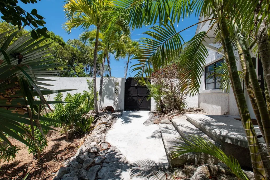 Tattoo's Garden Casita Eleuthera BS