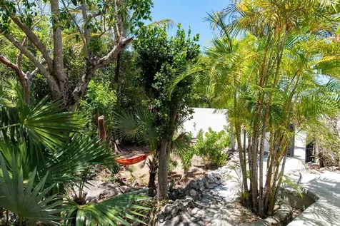 Tattoo's Garden Casita Eleuthera BS