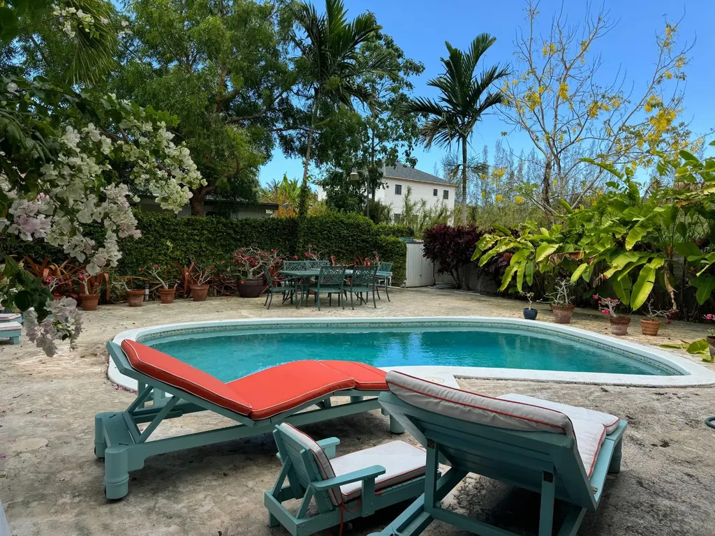 Desert Rose, Old Fort Bay New Providence Paradise Island BS