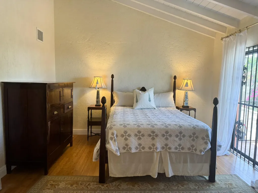 Desert Rose, Old Fort Bay New Providence Paradise Island BS