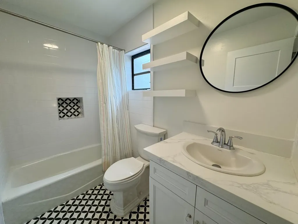 Desert Rose, Old Fort Bay New Providence Paradise Island BS