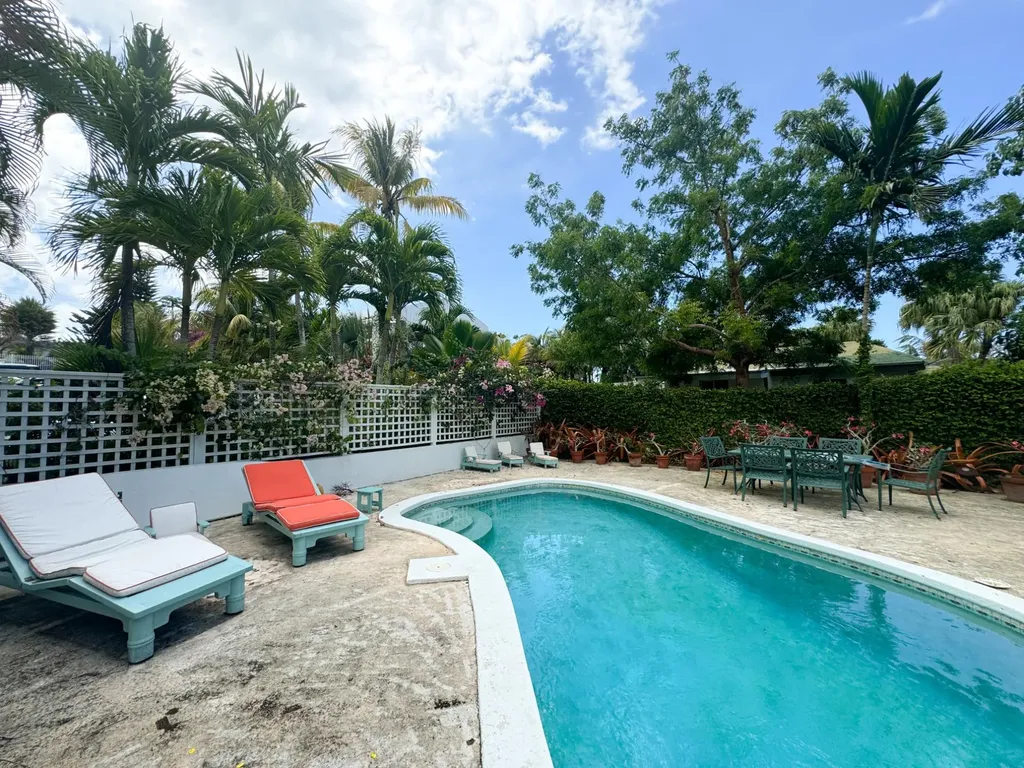 Desert Rose, Old Fort Bay New Providence Paradise Island BS