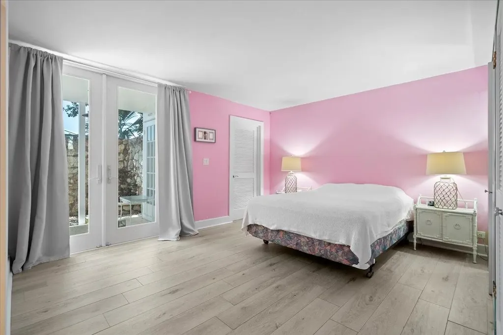 West Bay Street, Cable Be Conchrest New Providence Paradise Island BS