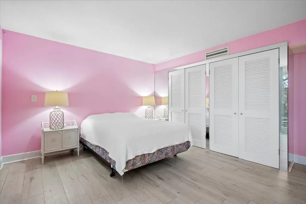 West Bay Street, Cable Be Conchrest New Providence Paradise Island BS