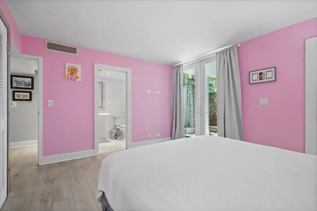 West Bay Street, Cable Be Conchrest New Providence Paradise Island BS