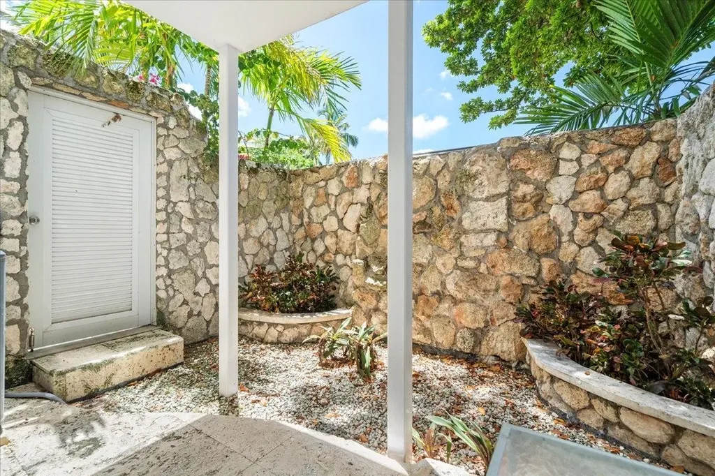 West Bay Street, Cable Be Conchrest New Providence Paradise Island BS