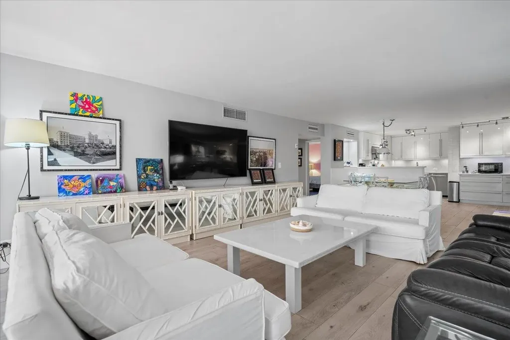 West Bay Street, Cable Be Conchrest New Providence Paradise Island BS