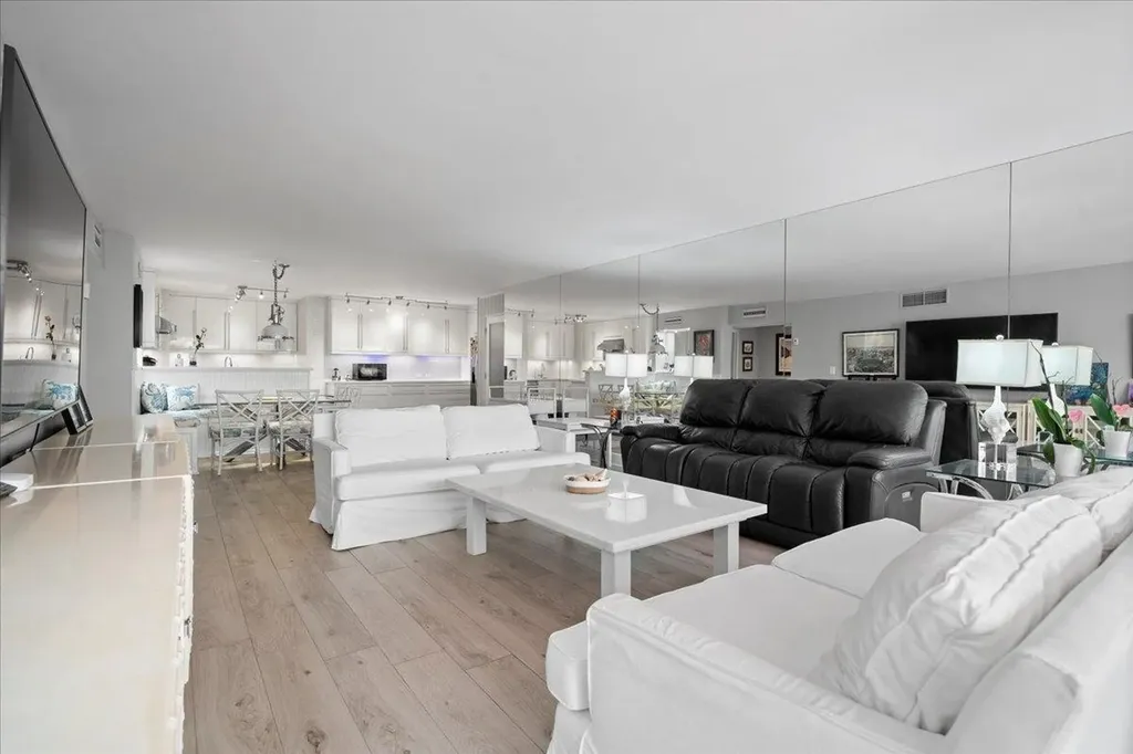 West Bay Street, Cable Be Conchrest New Providence Paradise Island BS