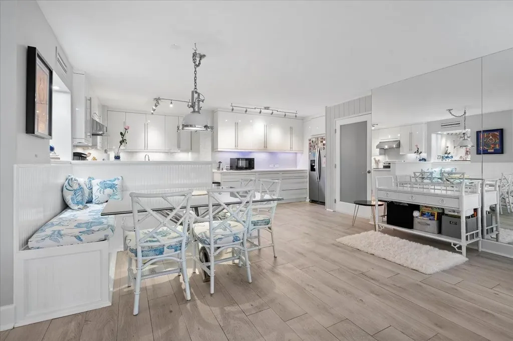 West Bay Street, Cable Be Conchrest New Providence Paradise Island BS