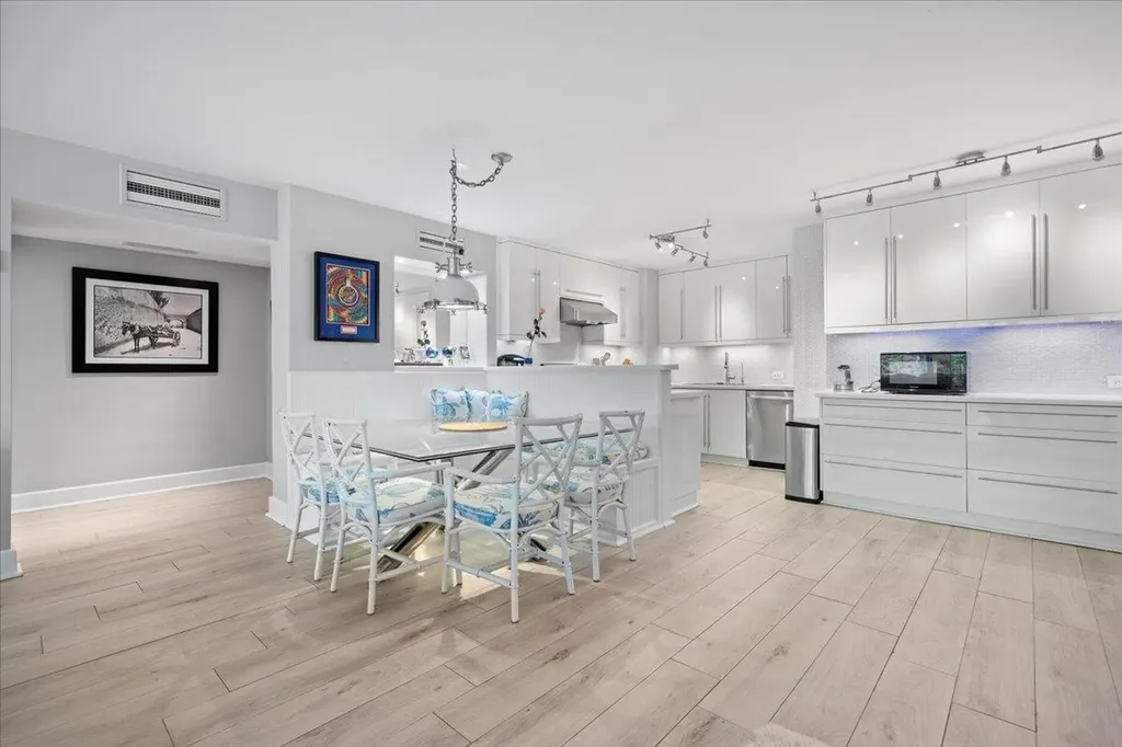 West Bay Street, Cable Be Conchrest New Providence Paradise Island BS