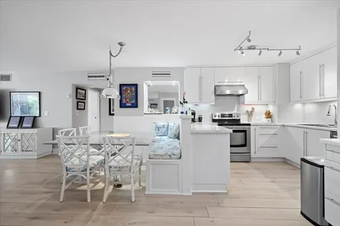 West Bay Street, Cable Be Conchrest New Providence Paradise Island BS