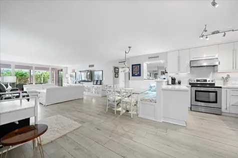 West Bay Street, Cable Be Conchrest New Providence Paradise Island BS