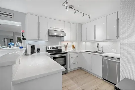 West Bay Street, Cable Be Conchrest New Providence Paradise Island BS