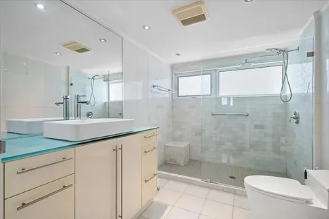 West Bay Street, Cable Be Conchrest New Providence Paradise Island BS