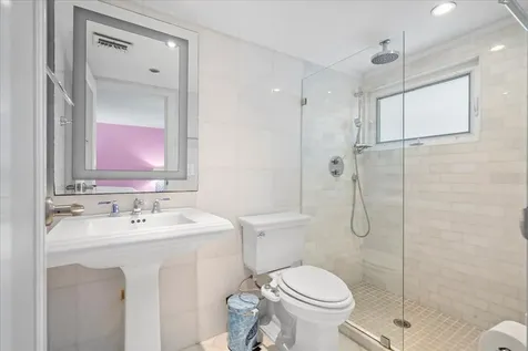 West Bay Street, Cable Be Conchrest New Providence Paradise Island BS