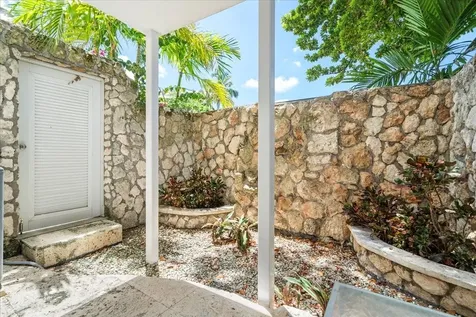 West Bay Street, Cable Be Conchrest New Providence Paradise Island BS