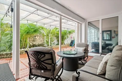 West Bay Street, Cable Be Conchrest New Providence Paradise Island BS