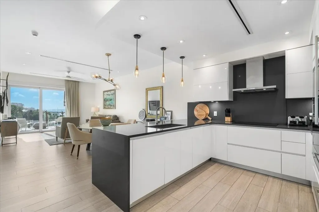 Penthouse 6 - Thirty Six New Providence Paradise Island BS