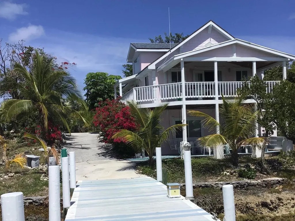 Black Sound Waterfront Abaco BS