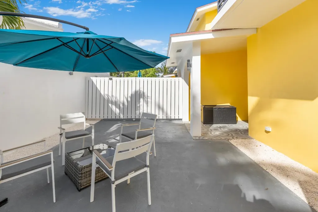 Cable Beach Fourplex New Providence Paradise Island BS