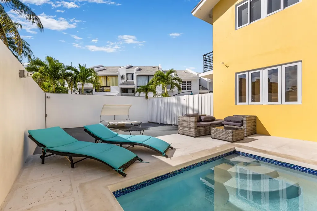 Cable Beach Fourplex New Providence Paradise Island BS