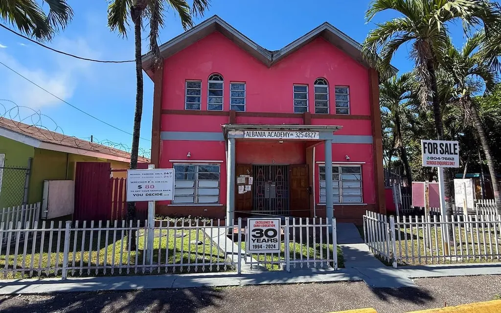 East Street & Palm Tree Avenue New Providence Paradise Island BS