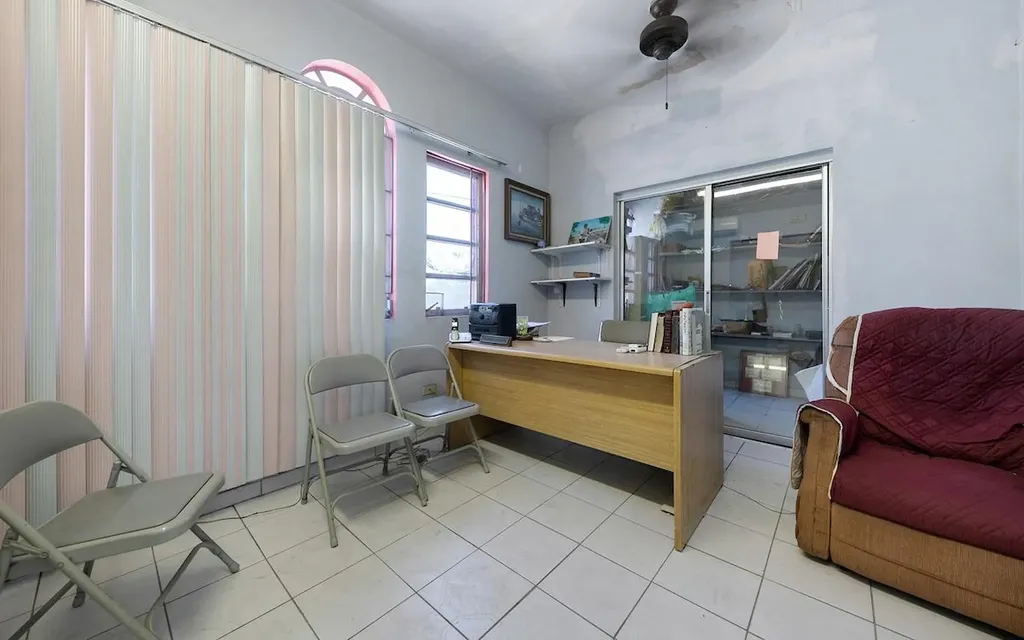 East Street & Palm Tree Avenue New Providence Paradise Island BS