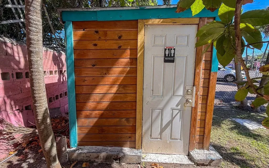 East Street & Palm Tree Avenue New Providence Paradise Island BS