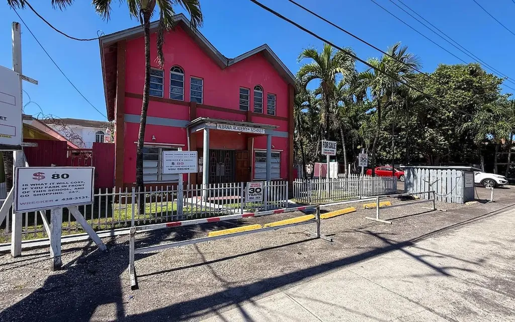 East Street & Palm Tree Avenue New Providence Paradise Island BS