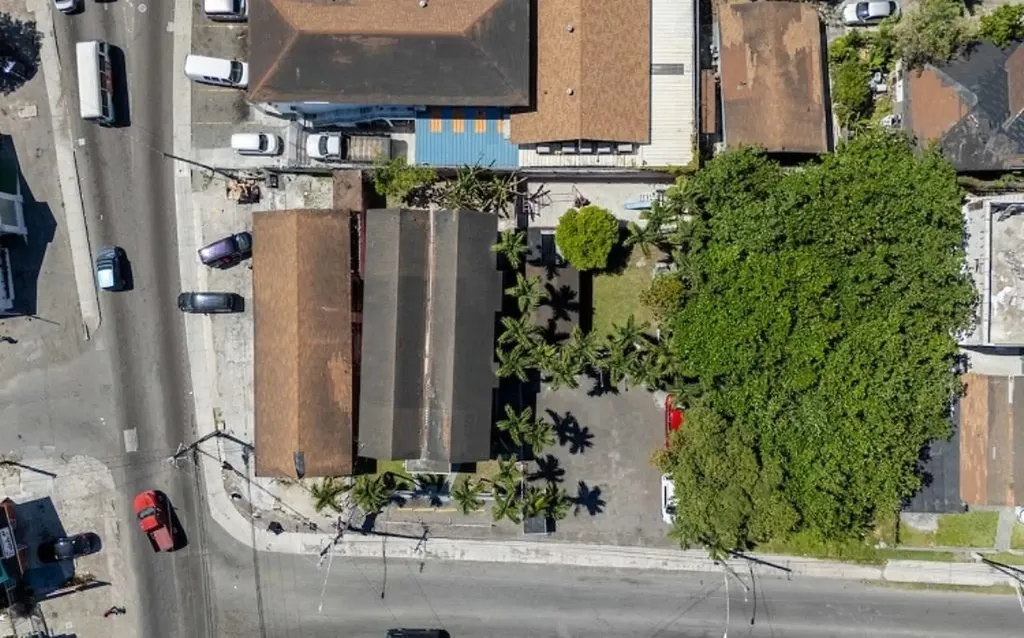 East Street & Palm Tree Avenue New Providence Paradise Island BS