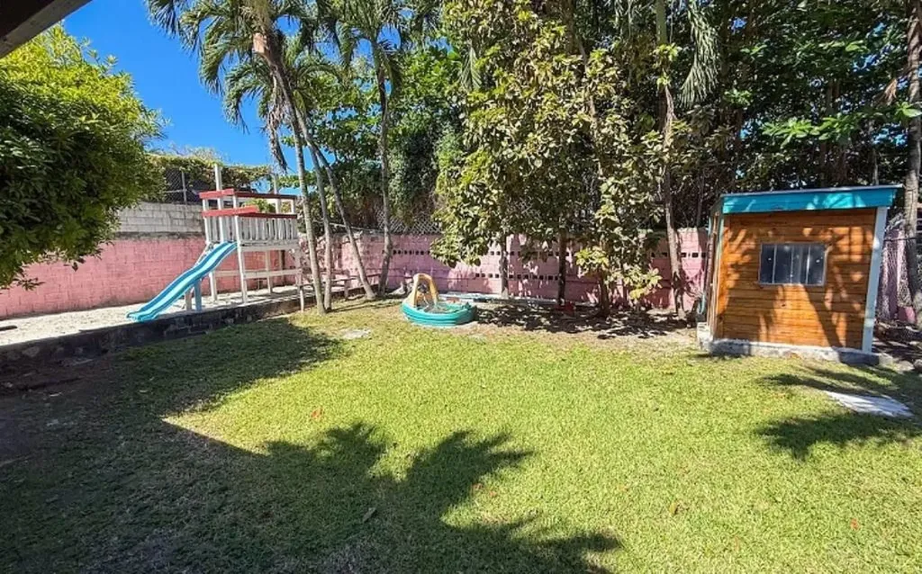 East Street & Palm Tree Avenue New Providence Paradise Island BS