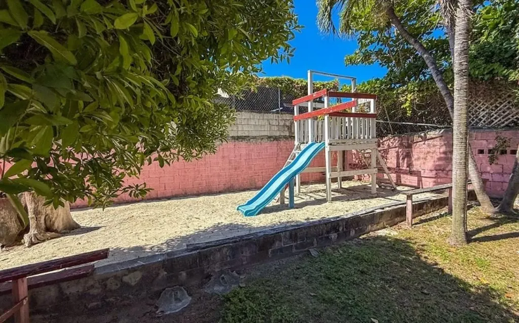 East Street & Palm Tree Avenue New Providence Paradise Island BS