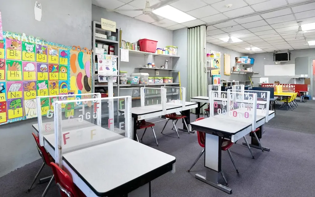 East Street & Palm Tree Avenue New Providence Paradise Island BS