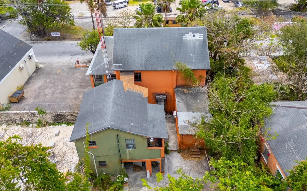 #76 Dowdeswell Street New Providence Paradise Island BS