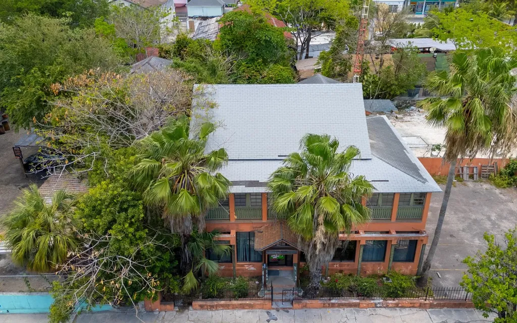 #76 Dowdeswell Street New Providence Paradise Island BS