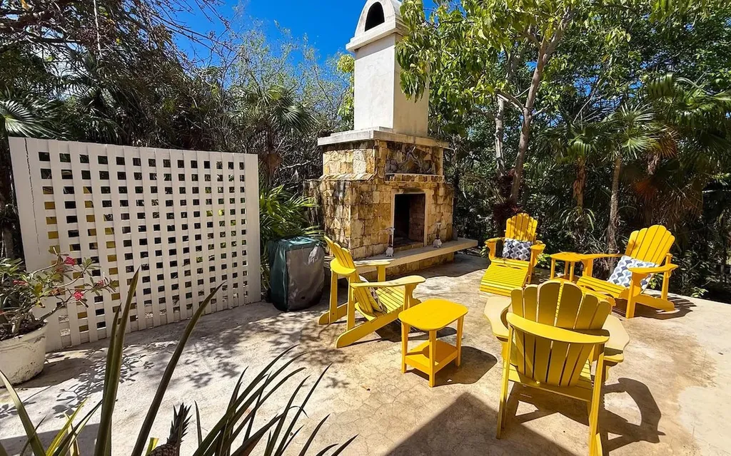 Whatavue Windermere Isl. Eleuthera BS