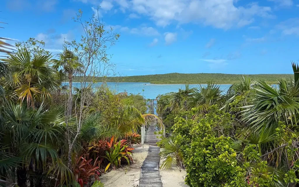 Whatavue Windermere Isl. Eleuthera BS
