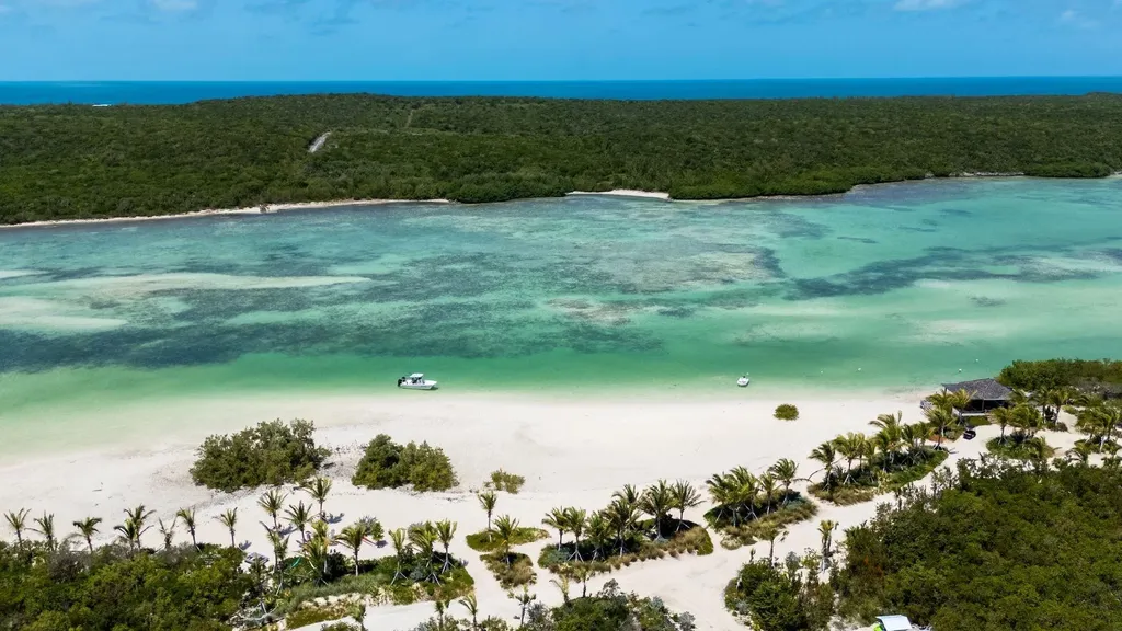 Whatavue Windermere Isl. Eleuthera BS