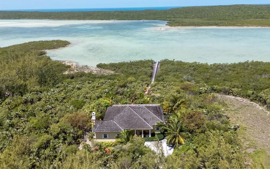 Whatavue Windermere Isl. Eleuthera BS