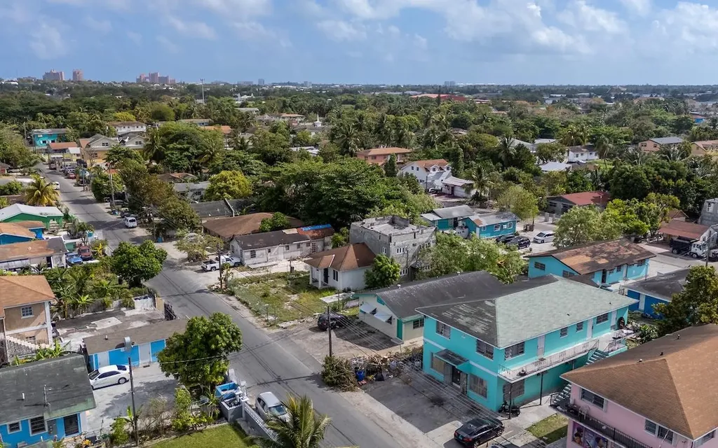 #77 Washington Street New Providence Paradise Island BS