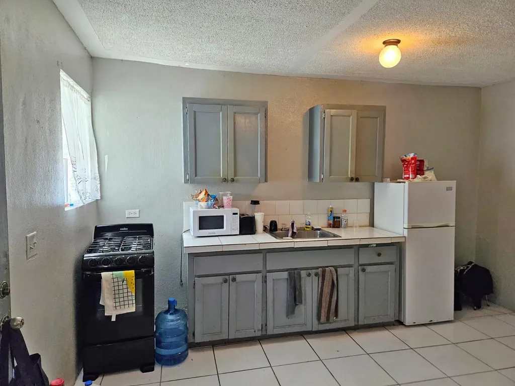 Carmen Close Sub. New Providence Paradise Island BS