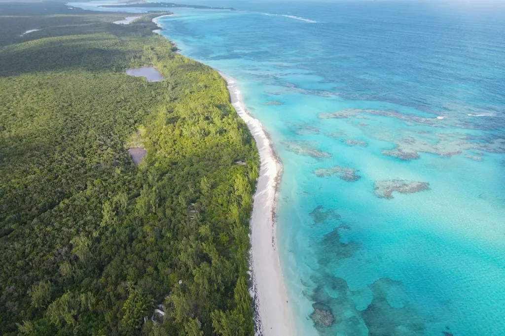 90 Acre Beachfront Parcel Eleuthera BS