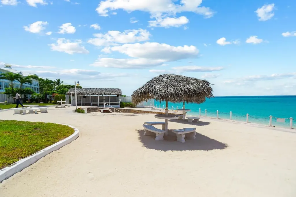 Unit 23a Towers Of Cable New Providence Paradise Island BS