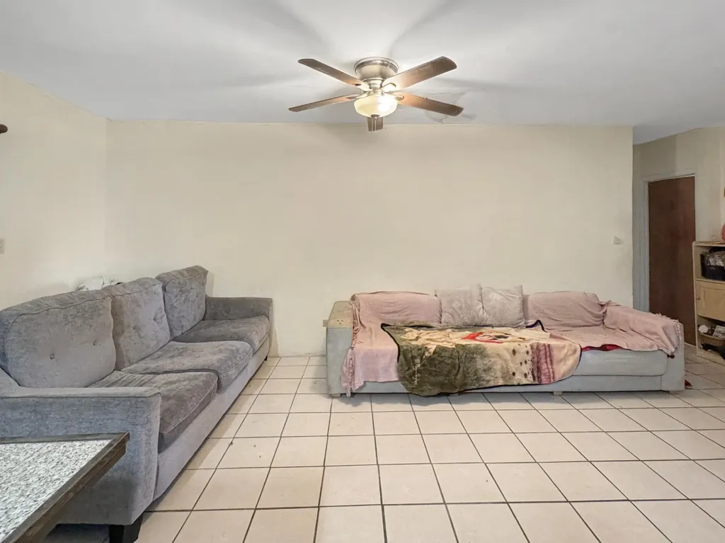 Golden Gates #2 446 New Providence Paradise Island BS