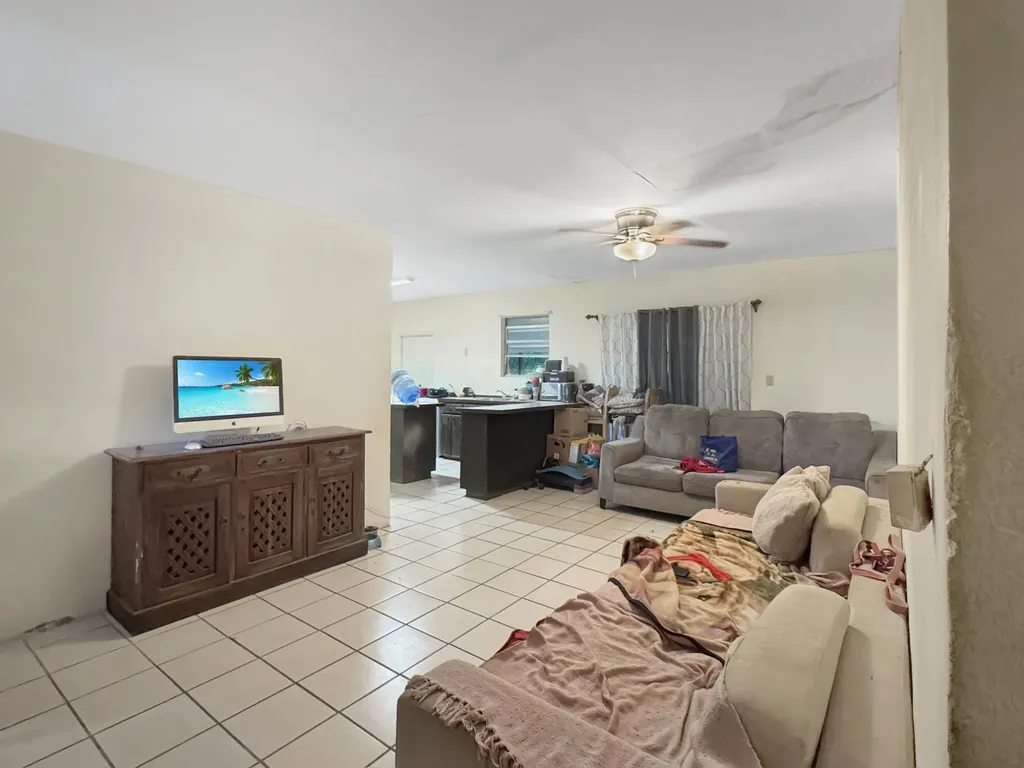 Golden Gates #2 446 New Providence Paradise Island BS