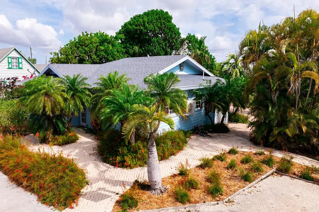 Cherokee Charm Abaco BS